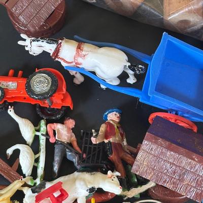 LOT 36K: Vintage Children’s Toys, Erector Toy Kit Parts & More
