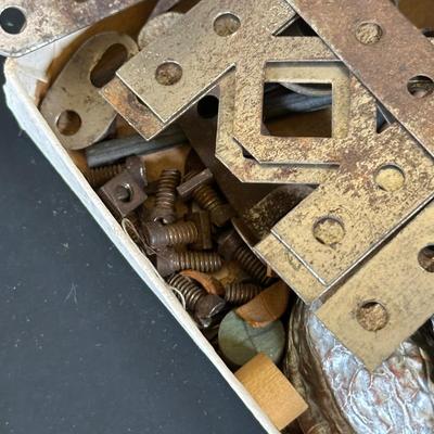 LOT 36K: Vintage Children’s Toys, Erector Toy Kit Parts & More