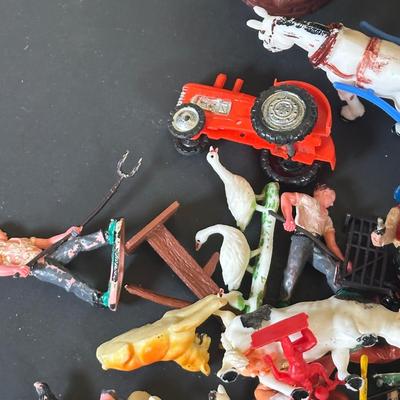 LOT 36K: Vintage Children’s Toys, Erector Toy Kit Parts & More