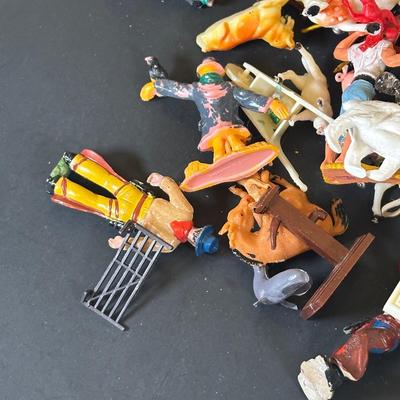 LOT 36K: Vintage Children’s Toys, Erector Toy Kit Parts & More