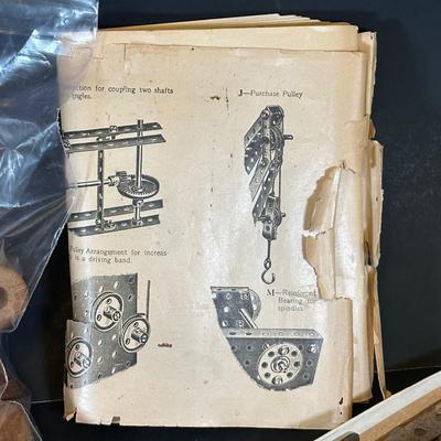 LOT 36K: Vintage Children’s Toys, Erector Toy Kit Parts & More