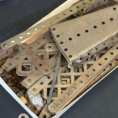 LOT 36K: Vintage Children’s Toys, Erector Toy Kit Parts & More