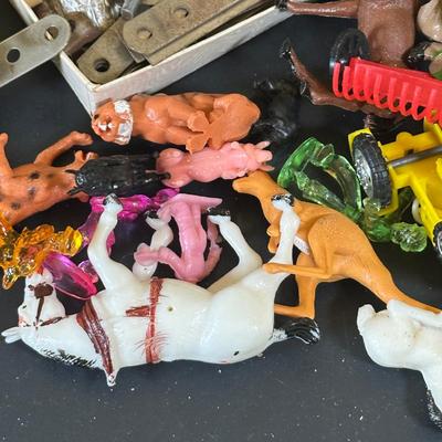 LOT 36K: Vintage Children’s Toys, Erector Toy Kit Parts & More