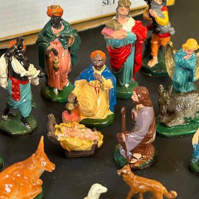 LOT 37K: Vintage Nativity Scenes
