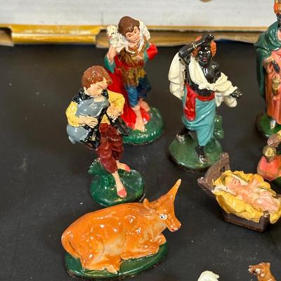 LOT 37K: Vintage Nativity Scenes