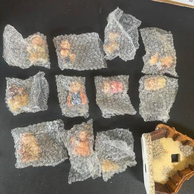 LOT 37K: Vintage Nativity Scenes
