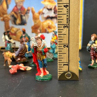 LOT 37K: Vintage Nativity Scenes