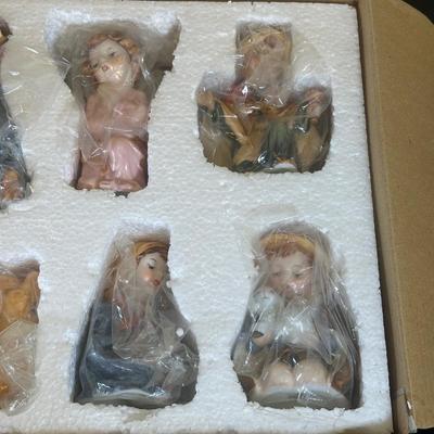 LOT 37K: Vintage Nativity Scenes