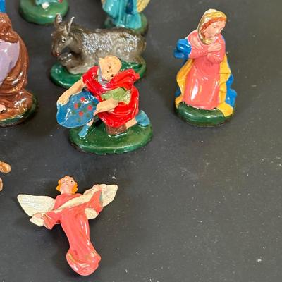 LOT 37K: Vintage Nativity Scenes