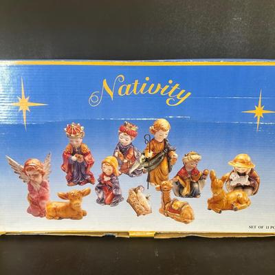 LOT 37K: Vintage Nativity Scenes