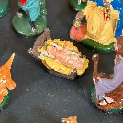 LOT 37K: Vintage Nativity Scenes