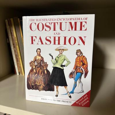 LOT 39B: Vintage Books About Antiques & Collectibles - American Blown Glass, Costume/Fashion & More