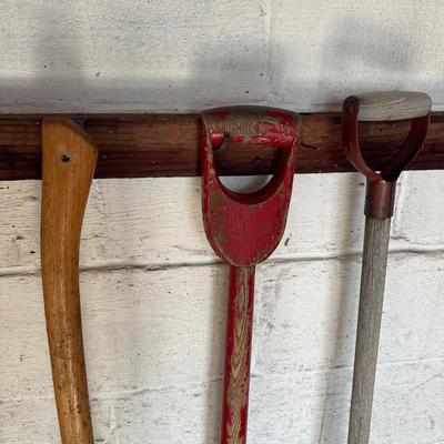 LOT 41S: Home/Garden Tool Collection