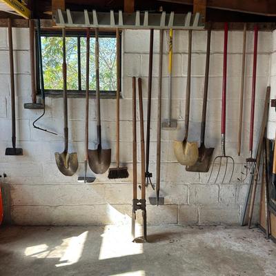 LOT 41S: Home/Garden Tool Collection