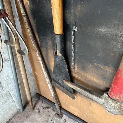 LOT 41S: Home/Garden Tool Collection