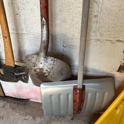 LOT 41S: Home/Garden Tool Collection