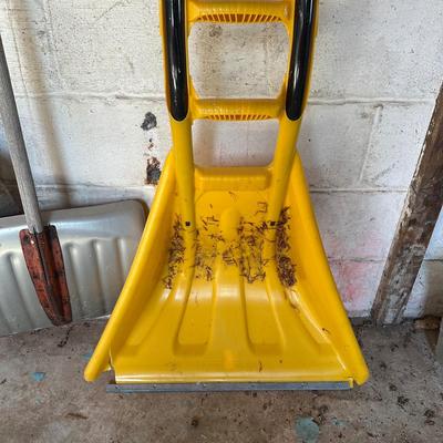 LOT 41S: Home/Garden Tool Collection