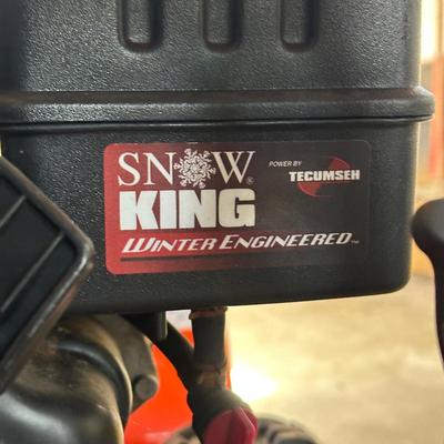 LOT 42S: Ariens Snowblower 8524