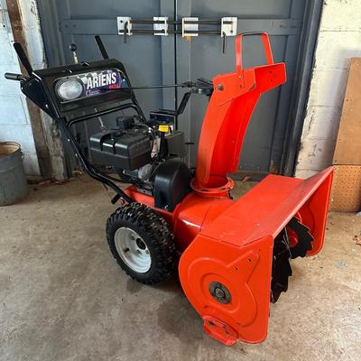 LOT 42S: Ariens Snowblower 8524
