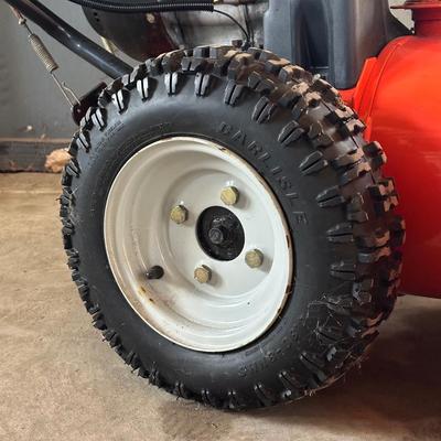 LOT 42S: Ariens Snowblower 8524