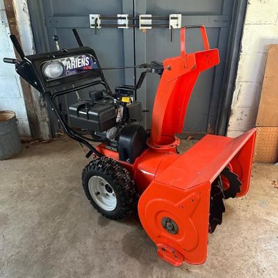 LOT 42S: Ariens Snowblower 8524