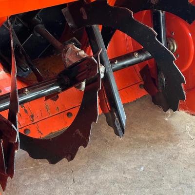 LOT 42S: Ariens Snowblower 8524