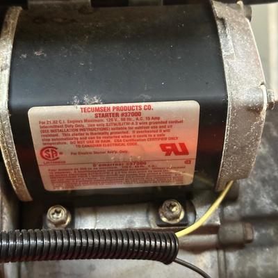 LOT 42S: Ariens Snowblower 8524
