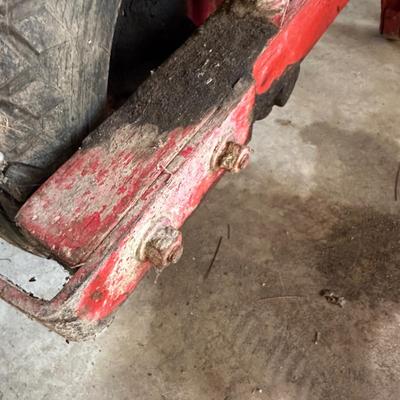 LOT 43S: Wheelbarrow & Scotts Accugreen 1000
