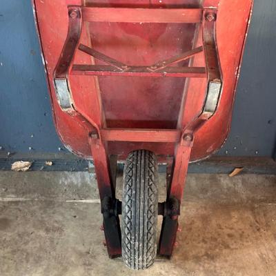 LOT 43S: Wheelbarrow & Scotts Accugreen 1000