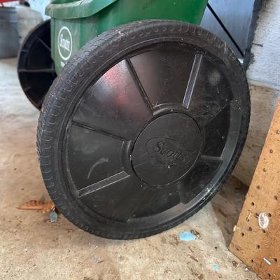 LOT 43S: Wheelbarrow & Scotts Accugreen 1000