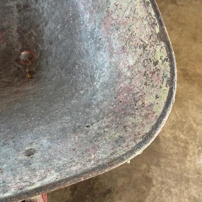 LOT 43S: Wheelbarrow & Scotts Accugreen 1000