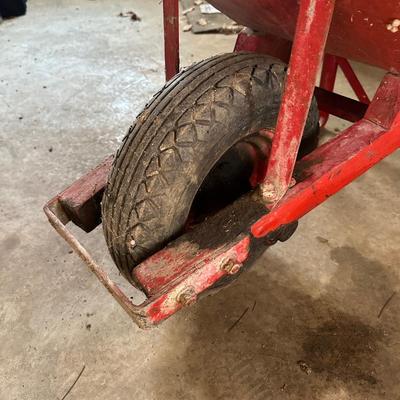 LOT 43S: Wheelbarrow & Scotts Accugreen 1000