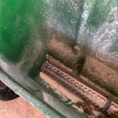 LOT 43S: Wheelbarrow & Scotts Accugreen 1000