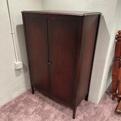 LOT 57X: Vintage Wooden Standing Wardrobe