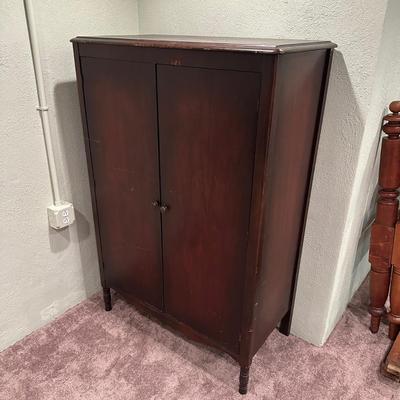 LOT 57X: Vintage Wooden Standing Wardrobe