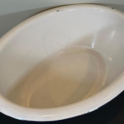 LOT 77B: Vintage Meat Grinders & Enamel Tub