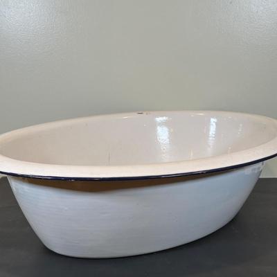 LOT 77B: Vintage Meat Grinders & Enamel Tub