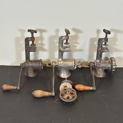 LOT 77B: Vintage Meat Grinders & Enamel Tub