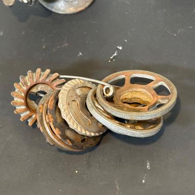LOT 77B: Vintage Meat Grinders & Enamel Tub