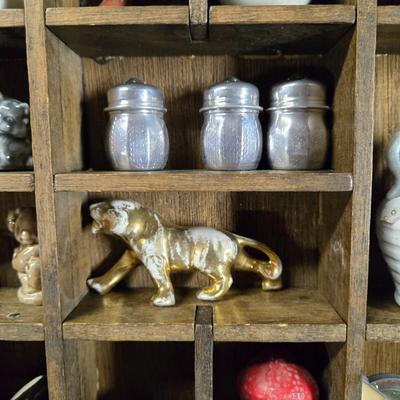 LOT 81B: Printers Drawer with Various Miniatures