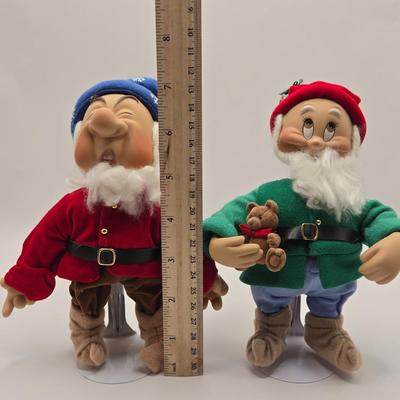 LOT 109K: Hiiii HOOOOO!!! Snow White and the Seven Dwarfs Dressed in Their Christmas Best. All with COA and Original Boxes
