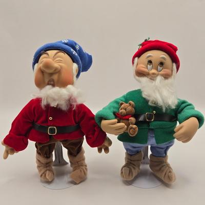 LOT 109K: Hiiii HOOOOO!!! Snow White and the Seven Dwarfs Dressed in Their Christmas Best. All with COA and Original Boxes
