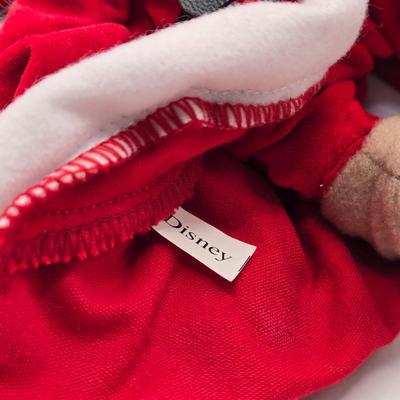 LOT 109K: Hiiii HOOOOO!!! Snow White and the Seven Dwarfs Dressed in Their Christmas Best. All with COA and Original Boxes