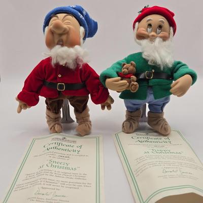 LOT 109K: Hiiii HOOOOO!!! Snow White and the Seven Dwarfs Dressed in Their Christmas Best. All with COA and Original Boxes