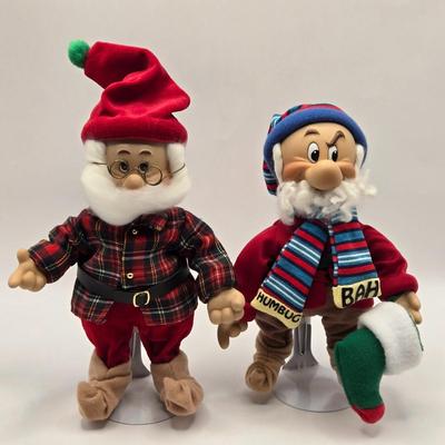 LOT 109K: Hiiii HOOOOO!!! Snow White and the Seven Dwarfs Dressed in Their Christmas Best. All with COA and Original Boxes