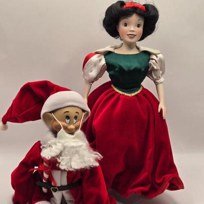 LOT 109K: Hiiii HOOOOO!!! Snow White and the Seven Dwarfs Dressed in Their Christmas Best. All with COA and Original Boxes