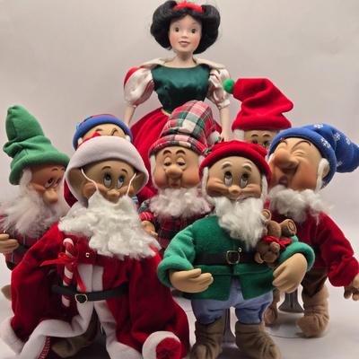LOT 109K: Hiiii HOOOOO!!! Snow White and the Seven Dwarfs Dressed in Their Christmas Best. All with COA and Original Boxes