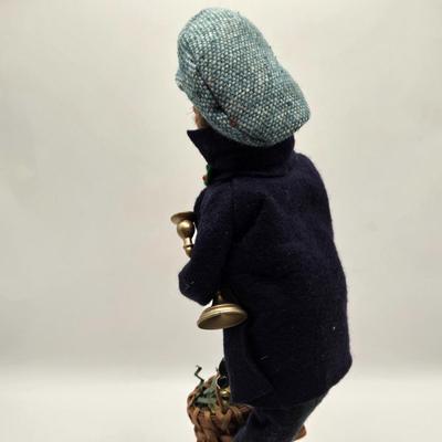 LOT 115K: Byer's Choice Ltd. Carolers