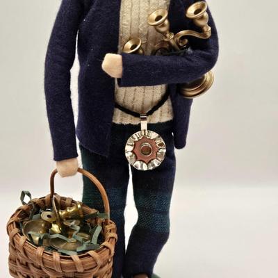 LOT 115K: Byer's Choice Ltd. Carolers