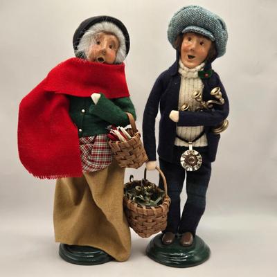 LOT 115K: Byer's Choice Ltd. Carolers